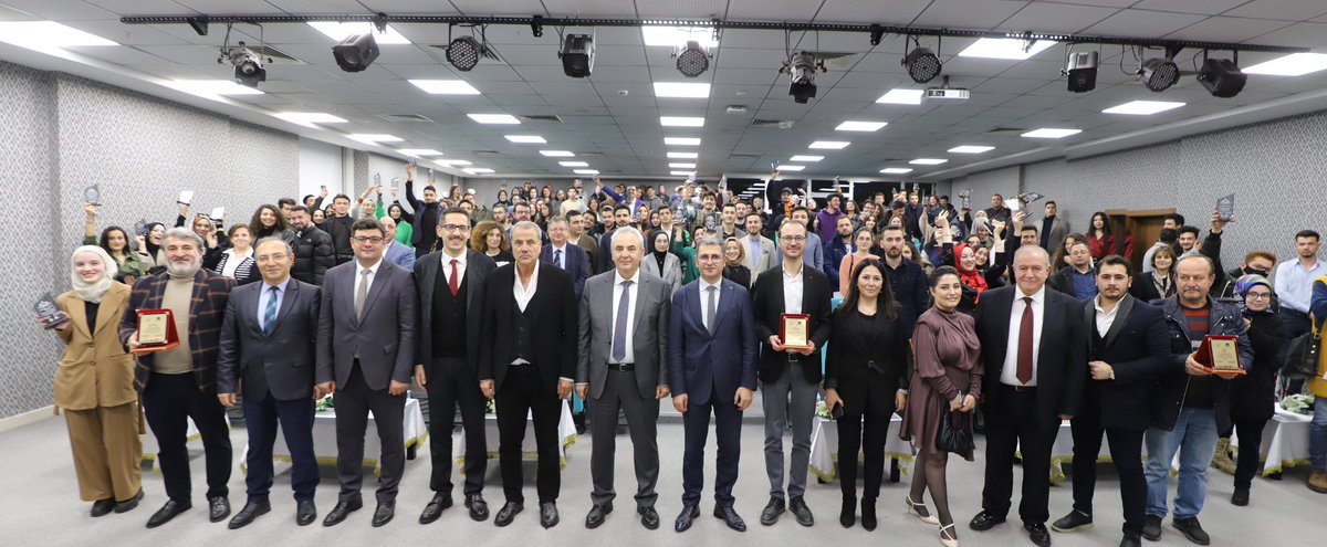 2022 Öğrenci Toplulukları Ödül Töreni büyük bir coşkuyla gerçekleşti.🏆

Dile kolay 6⃣0⃣ topluluk, 1⃣8⃣0⃣'in üzerinde etkinlik! Ödül alan topluluklarımızı tebrik ederiz.☺️