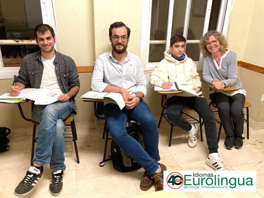 En Eurolingua Idiomas hacemos tu currículum más competitivo a través de cursos de preparación para los exámenes oficiales de 🇩🇪alemán Goethe-Institut - Deutsch lernen.

En la foto, nuestro grupo de alemán de A2

#academiadeidiomas #formacionprofesional #ClasesDeAlemán
