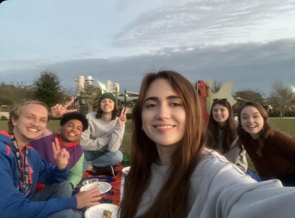 mmorisette_'s tweet photo. Putting our ‘how to network’ lesson into practice by having a Friendsgiving!  #RTV2100 https://t.co/ep5kTHSaKr