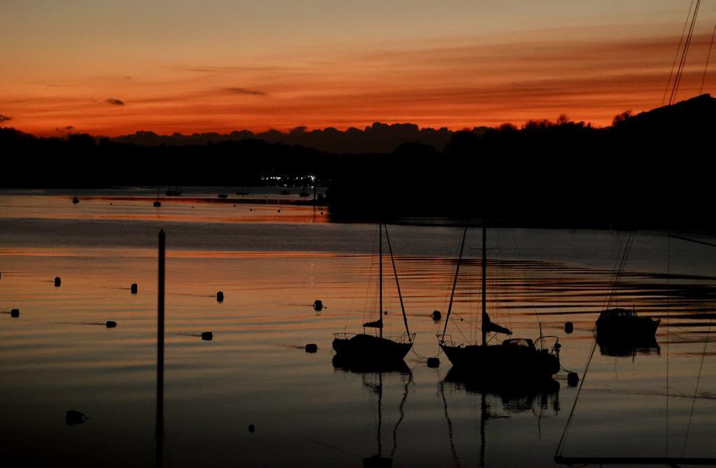sarewaddington's tweet photo. Stunning pictures by @MattGilleyPhoto of this evening’s spectacular sunset https://t.co/oglEM5QkD8