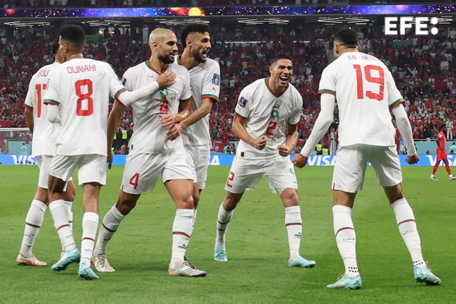 EFEdeportes's tweet photo. #EFEfotos | 🇲🇦 Walid Regragui, héroe de los 'Leones del Atlas'. Marruecos, la mejor selección de un grupo con Croacia y Bélgica.
#Qatar2022 | #CANMOR https://t.co/dBdQMMCYPo