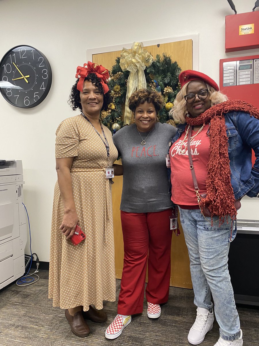 brayelementary's tweet photo. Tis The Season To Be Jolly!! Kicking Off 12 Days Of Winter Holiday Fun!! 😃🤘🏽🎁📚#GreatThingsHappenHere #Believe #OneVoiceOneSound @BrayiServe @cedarhillisd https://t.co/lCalcXjORS