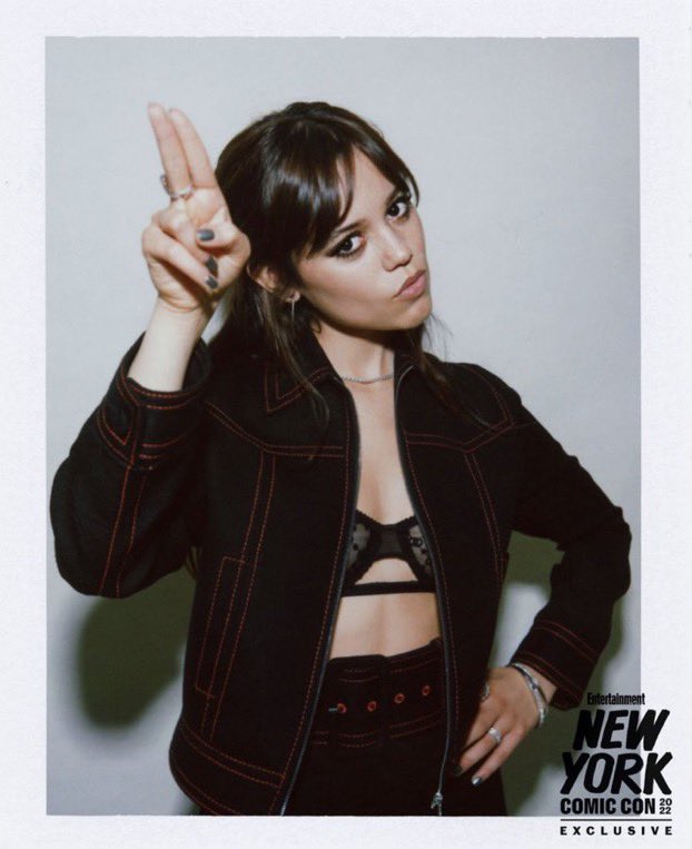 m🎻willa defender on Twitter: "jenna ortega doing the lesbian salute is