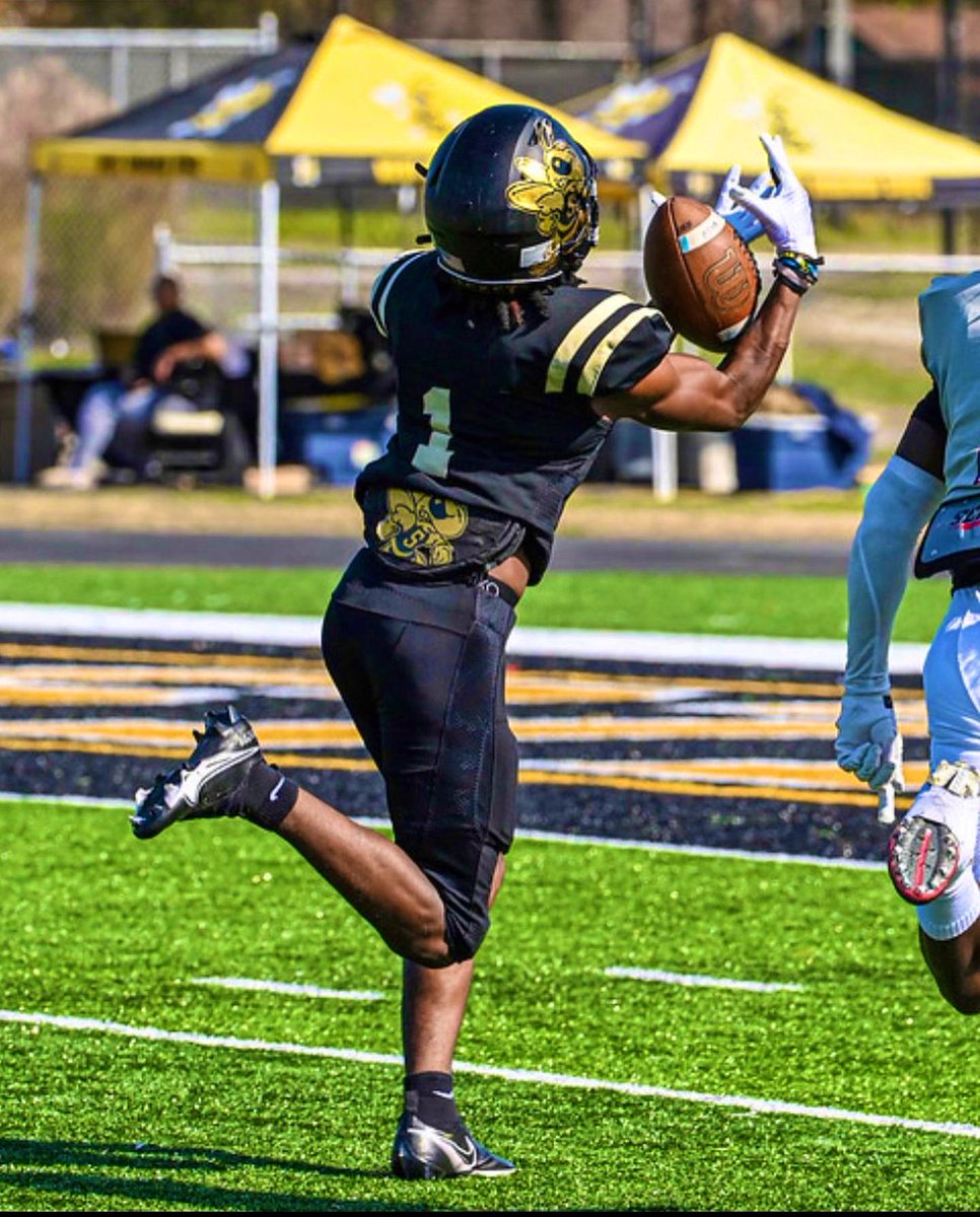 Blessed to receive a offer from West Virginia state university <a href="/DSACoachHlee_4/">Harry Lee Daniel</a> <a href="/MrKleanKutVA/">Keylon Mayo</a> <a href="/gohshsfootball/">HSHS Football</a>
