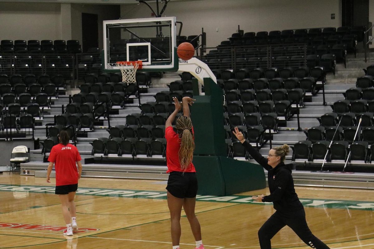 UTAHWBB's tweet photo. Itโs a ๐๐๐๐๐ day to be a ๐๐๐๐
#GoUtes | #Pac12SWAC https://t.co/gG2kx4Z7Cg