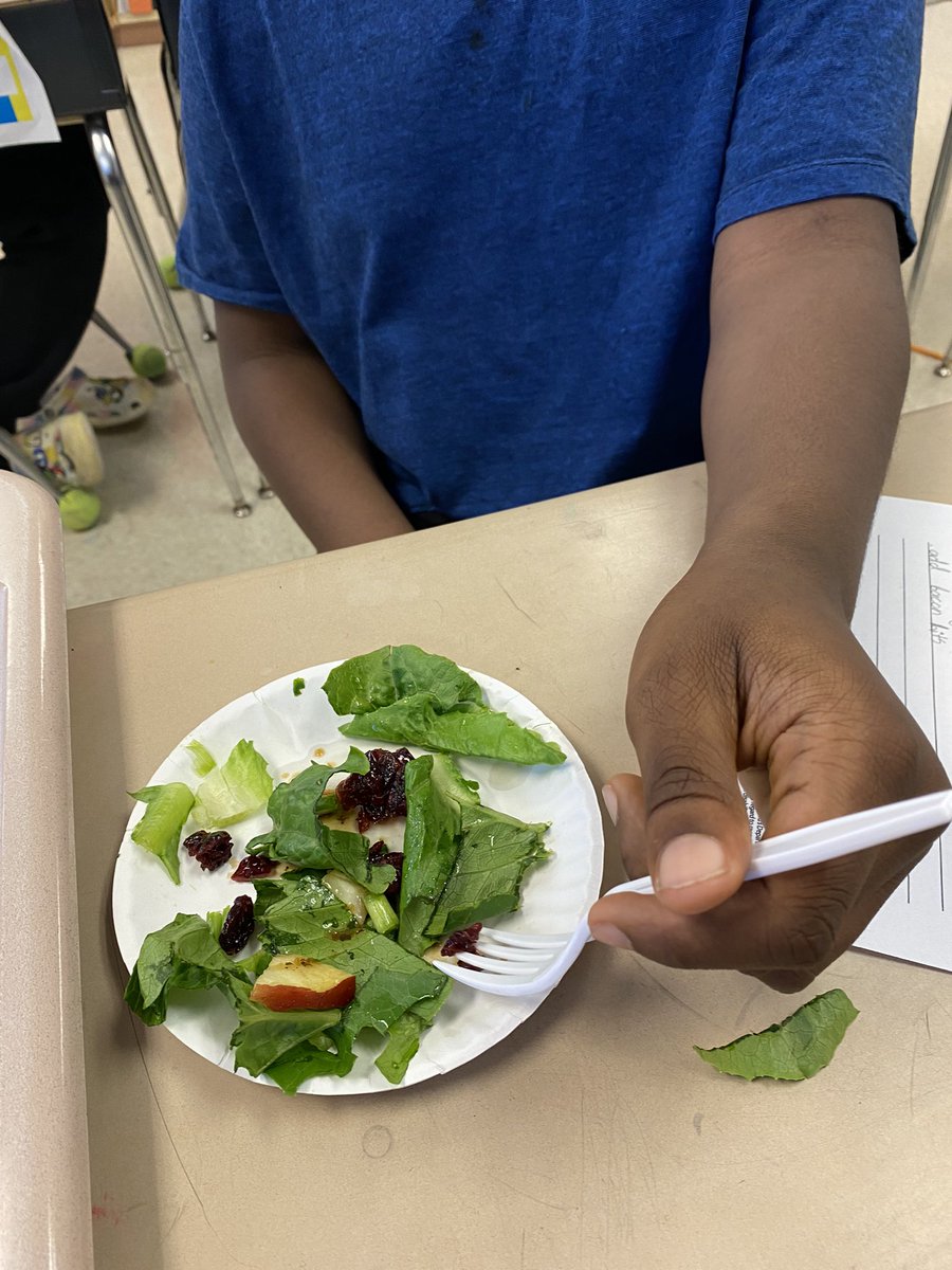 WilliamSelak's tweet photo. Thank you Ms. Michelle and MD SNAP-ED for your time and knowledge. Great morning in Grade 5 learning about healthy food and new tastes. https://t.co/2iyYNwzlyD