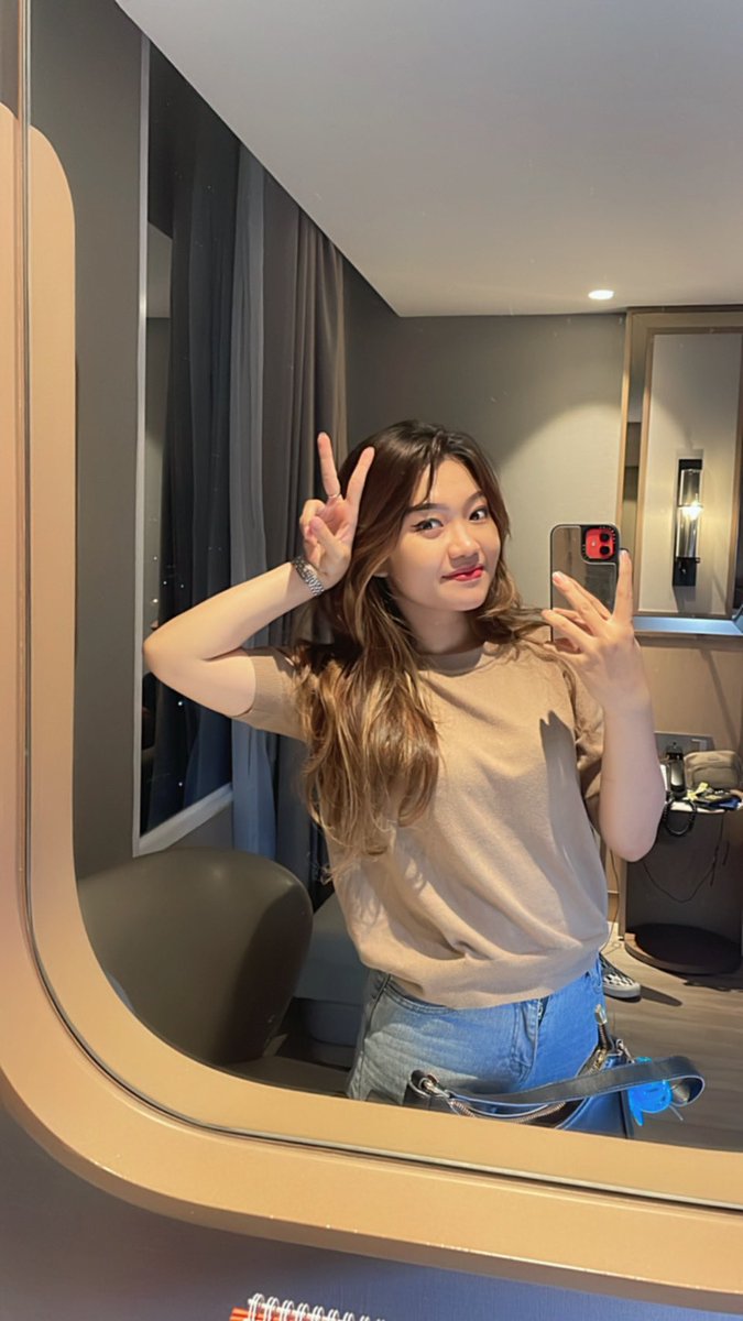 yohanachels's tweet photo. Mirror selfie https://t.co/e3sgaQCmt0