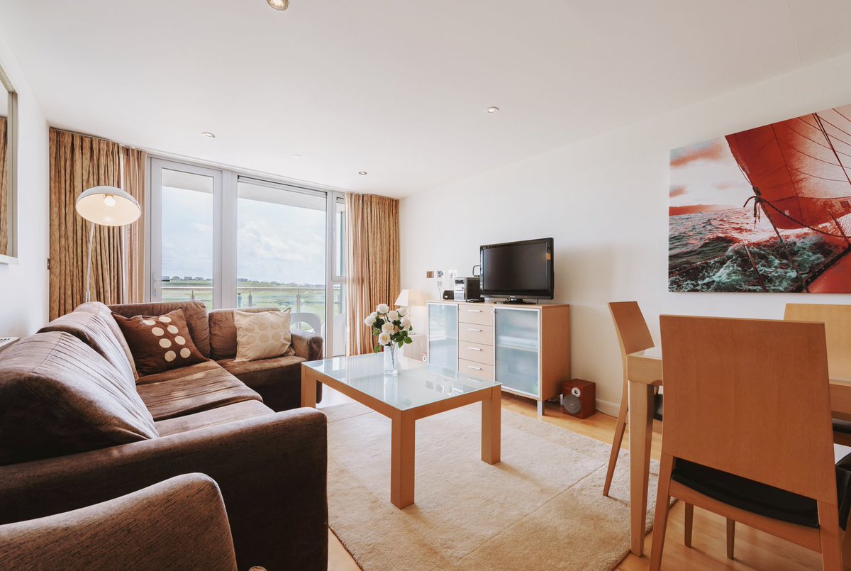 sccornwall's tweet photo. Book now for 2023 😍

Or come for a spontaneous short break between 12th - 16th Dec &amp; receive 15% off your booking! 
Surfside enjoys a beautiful view over #FistralBeach, sleeps 4 &amp; is perfectly placed to explore #Newquay's beautiful #coastline. 
More here: https://t.co/lTcQzprrLi https://t.co/2XI1decgo6