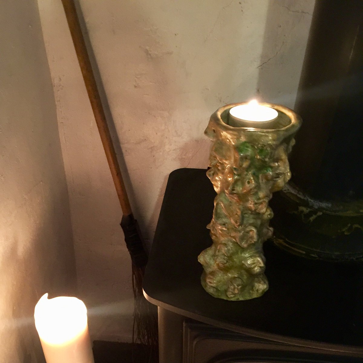 MagpieMoonlight's tweet photo. Yule is creeping into the cottage ...
I'm not on here much these days - but just wanted to say hi and send seasons blessings to all my Twitter family 🤗🎄✨
#Yule #Yultideblessing #Yuleiscoming https://t.co/WAlnFL3b5n