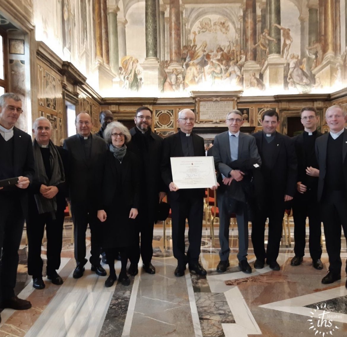 PSEVEZsj's tweet photo. Michel Fédou Prix Ratzinger 

#jésuites https://t.co/8DHIlvyJLY