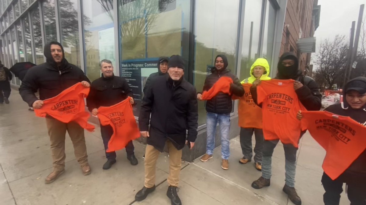 rcolon_nycdc's tweet photo. Big !!SHOUT OUT!! 😲 to all the #UnionCarpenters conducting hand-billing ops in key areas of #Brooklyn including #SunsetPark due to #BPL125’s use of #StarliteBS &amp; #CrewContracting @BKLYNlibrary. https://t.co/ZIKtxnZgXg
