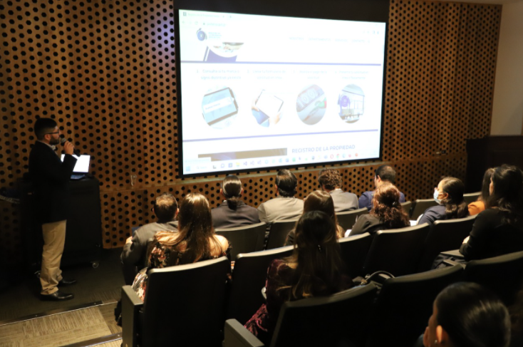 <a href="/SiexDeAgexport/">@SIEXdeAGEXPORT</a>  en alianza con <a href="/AmChamGT/">AmCham Guatemala</a> , llevan acabo la presentación de Herramientas Digitales del Registro de la Propiedad Intelectual, donde se esta compartiendo información sobre las nuevas herramientas digitales al servicio de la población.