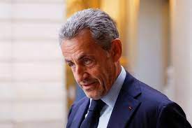 Qui #NicolasSarkozy va-t-il soutenir des candidats à la #presidenceLR? Personne!
-Pas #BrunoRetailleau qui le trouve trop 'macronien'
-Pas #AurelienPradie qui a dit 'il appartient au passé'
-Pas #EricCiotti qui veut recréer la double peine qu'il a supprimée qd il était à Beauvau