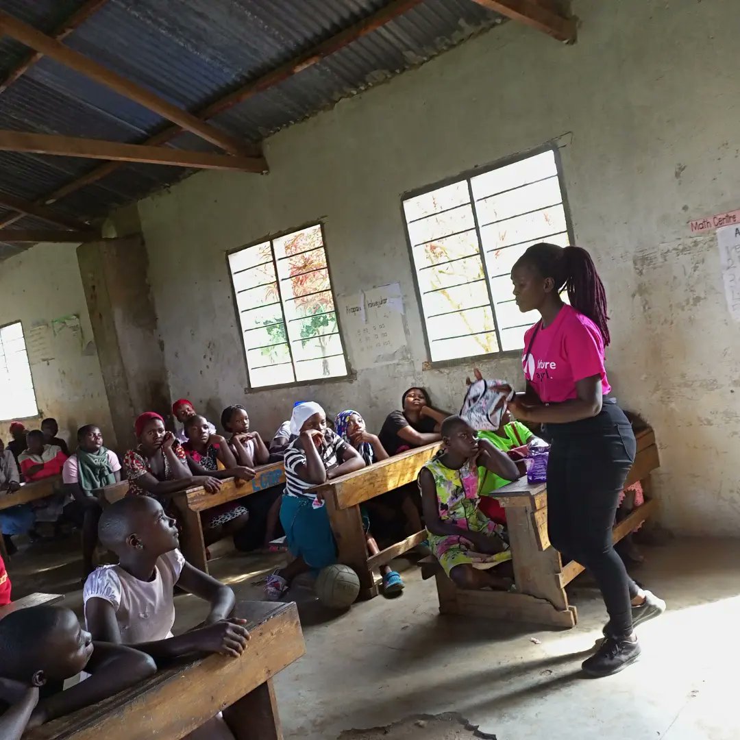 FutureaGirl1's tweet photo. After the education session, the girls had learnt this,
-how to dress a sanitary towel on an underwear,
-how to wear an underwear with a sanitary towel,
-how to clean their bodies during menstruation ( menstrual hygiene).
In other words much was taught by future agirl team. https://t.co/3lnZ5yQadr