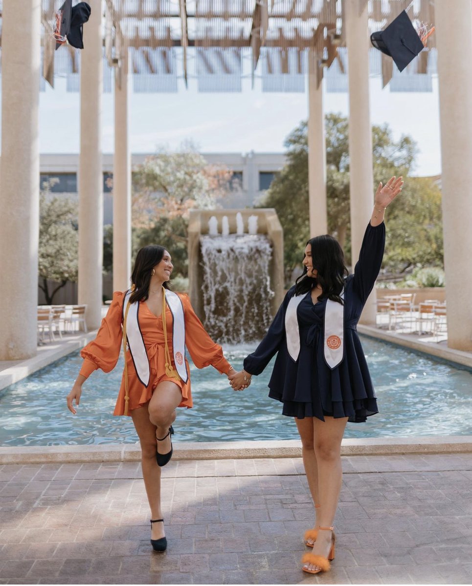 UTSA's tweet photo. December 1st 🤝 Commencement Season

Let the countdown begin! 🎓 

#UTSA #UTSAGrad22 https://t.co/ocXayroN0S
