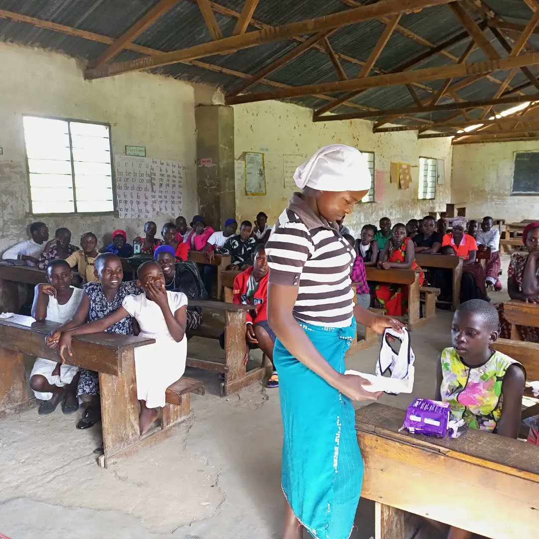 FutureaGirl1's tweet photo. After the education session, the girls had learnt this,
-how to dress a sanitary towel on an underwear,
-how to wear an underwear with a sanitary towel,
-how to clean their bodies during menstruation ( menstrual hygiene).
In other words much was taught by future agirl team. https://t.co/3lnZ5yQadr