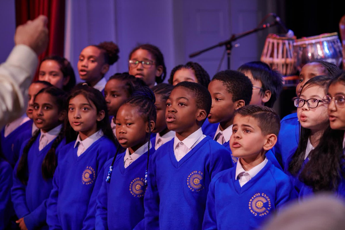 An evening to cherish with the lovely #CommonwealthChildrensChoir at @TheNehruCentre London & a performance with the amazing musicians of UK. Thank you @authoramish & #SallyShebe for hosting #BeyondBoundaries. @AmritMahotsav @TagoreandBurns @TimUnwin commonwealth-music.net/the-nehru-cent…