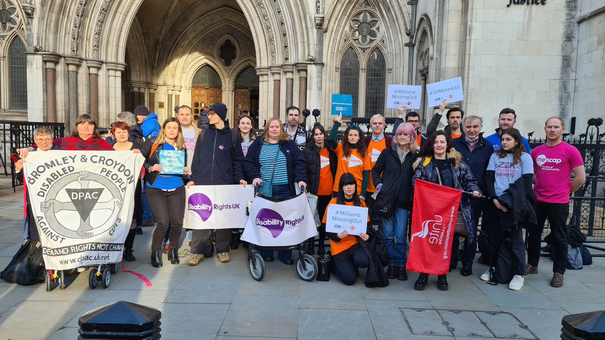 BenClaimant's tweet photo. Over 2.4 million people on legacy benefits were stopped from getting the £20 by @DWP during lockdown.
We're now outside the Court of Appeal calling for people on older legacy benefits to receive a backdated payment to right the discrimination they've suffered.
#20MoreForAll https://t.co/e1tDIyYHlE