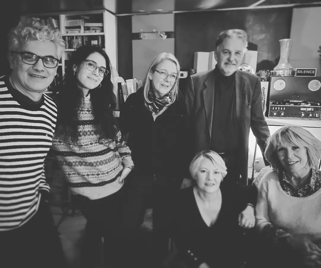 LoubiereSophie's tweet photo. Work in progress 🎙️
4ème journée de la 3ème #formation à l'écriture de #fiction #audio #podcast que je dirige pour #laisselesdire🎧 à Paris. Ambiance de la mort qui tue 🔪⛈️🚨🔎!
👉https://t.co/Rh4sT8JhyY
#formationprofessionnelle #radio #creation #creationaudio #son https://t.co/rpz6du7pfw
