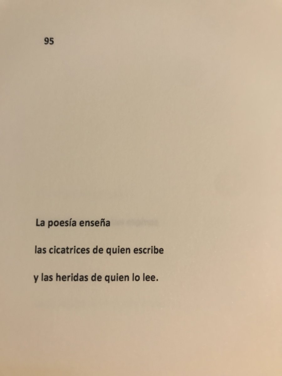 De "El hombre que leía poemas a las olas del mar"