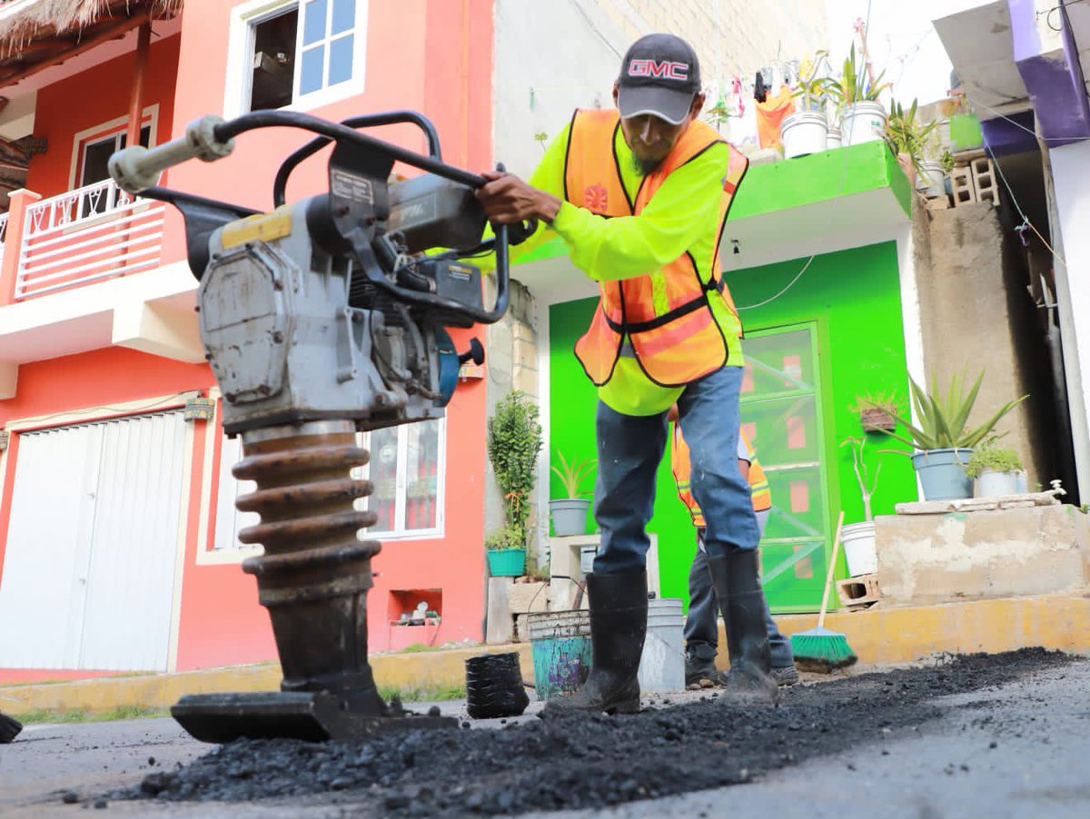 Codigo9noticia's tweet photo. @soyateneadeisla Enfatiza grandes avances en campaña de bacheo permanente en #Islamujeres https://t.co/XgwQMdXB1q