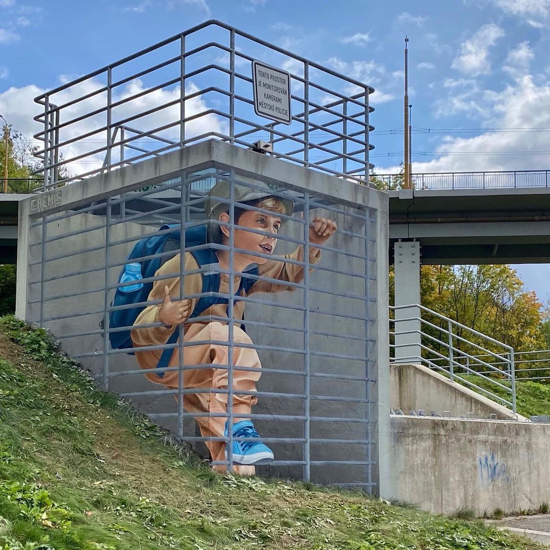 UtopiaStreetArt's tweet image. The barriers children have to overcome (by Chemis in Czech Republic)  👇 streetartutopia.com/2021/11/05/the…