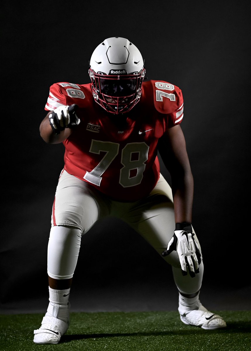 All-Region Honors 🏅 

<a href="/dBrown5_/">Duane Brown</a> &amp; <a href="/davisd321/">D DAVIS #78</a> pick up Super Region One First Team Honors! 

#ALLIN22 | #TalonsUp