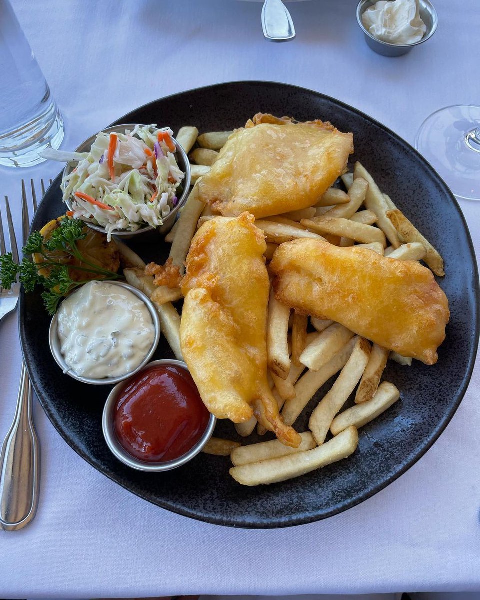 McandSchmicks's tweet photo. Need plans for lunch today? Our Craft Battered Beer Fish and chips are our fave go to lunch meal.
📸 foodvssam
#mccormickandschmicks #mcandschmicks #fishandchips #friedfish #frenchfries #fries #goldenbrown #cripsy #crunchy #delicious #divein #yum #crave https://t.co/uvuNAenyxX