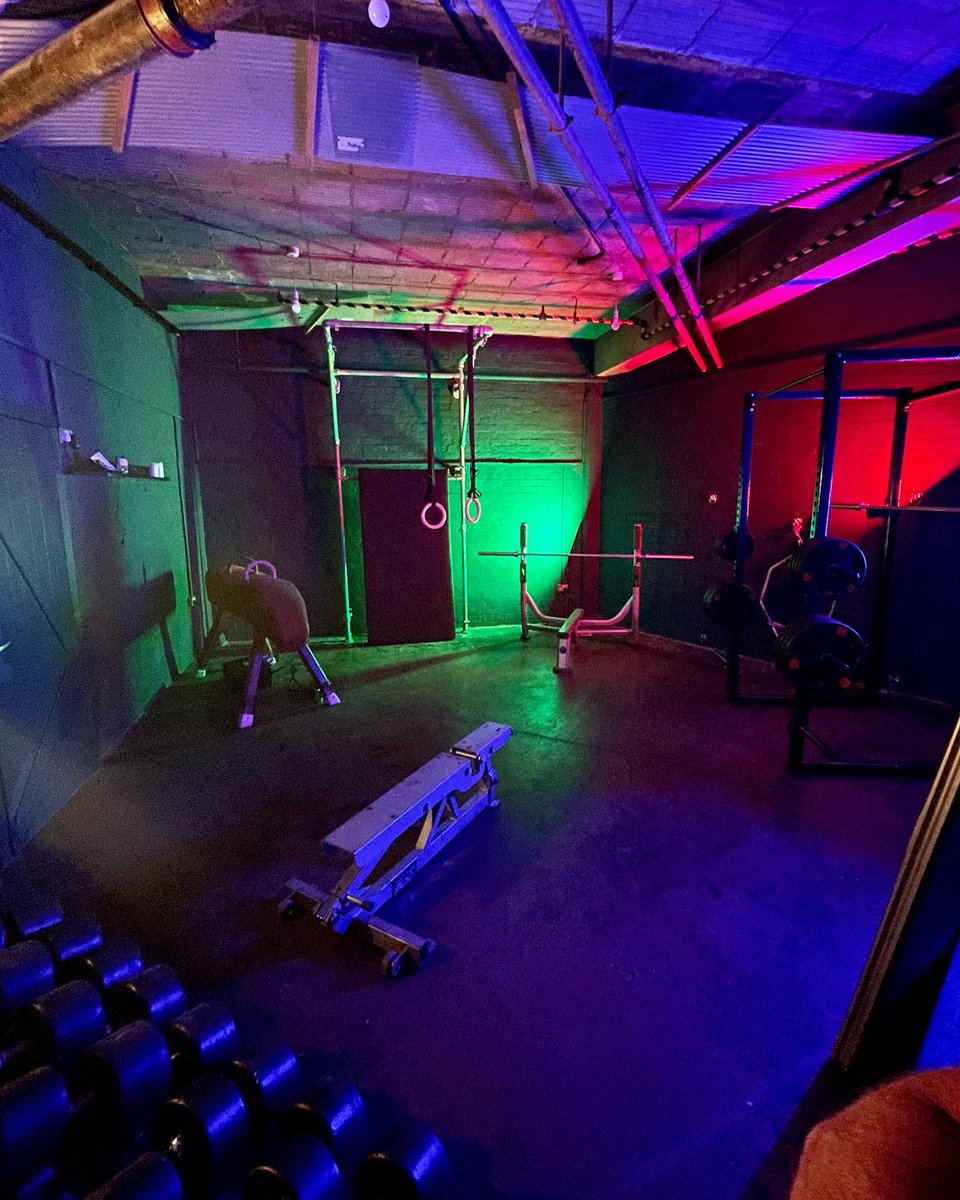 If only u could smell and taste through a picture! 

Sweating with @fetishdaddygear at @FDaddystudios 

Fully equipped gym for hire! Dm @fetishdaddygear for more info!