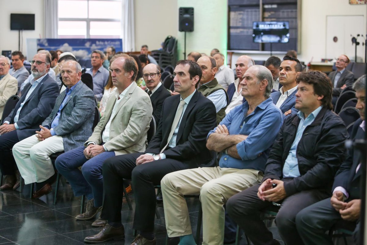 Rurales_FARER's tweet photo. FARER en #Jonagro
Organizada por @CRAprensa se está desarrollando la Jornada Nacional del Agro bajo el lema: "Campo y Agroindustria ¿Pueden caminar juntos? ¿Qué futuro queremos para Argentina?" 
Miembros de @Rurales_FARER se encuentran representando a nuestra entidad. https://t.co/8IpEUoYNCj