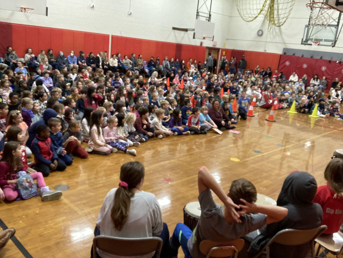 The South Hill community came out in force in November to attend our first public South Hill Shines event in almost three years! Students led a wonderful program focused on Identity and Joy, with poems by second graders, a cheer routine by third graders, and a kindergarten dance.