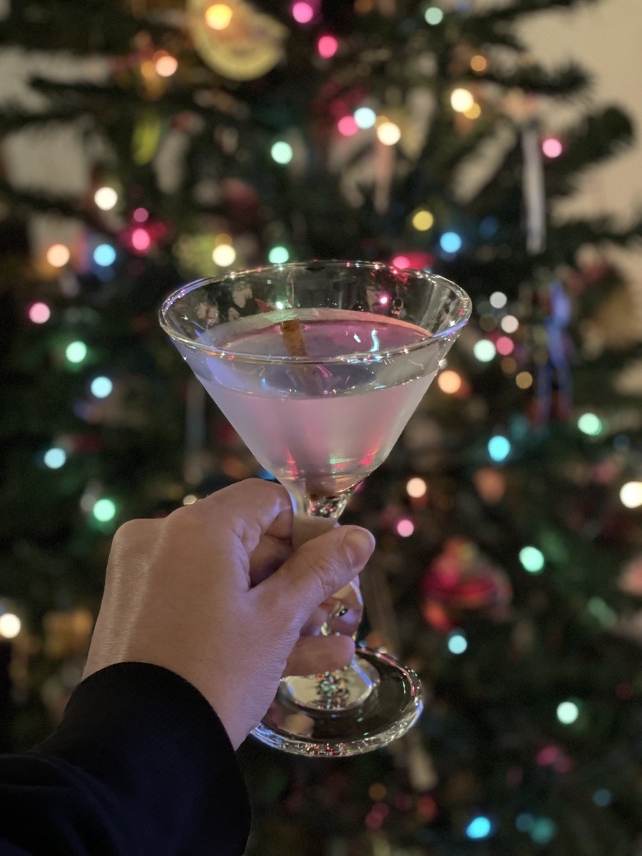 ObsessedPodcast's tweet photo. New episode! @JosephScrimshaw &amp; @sara_scrimshaw obsess over HOLIDAY DECORATIONS--snow-covered animals, ambiguous stars, pop culture weirdos, and the importance of a little light during the dark times.

All here: https://t.co/tFp4CklRyA https://t.co/VwkVptP2sQ