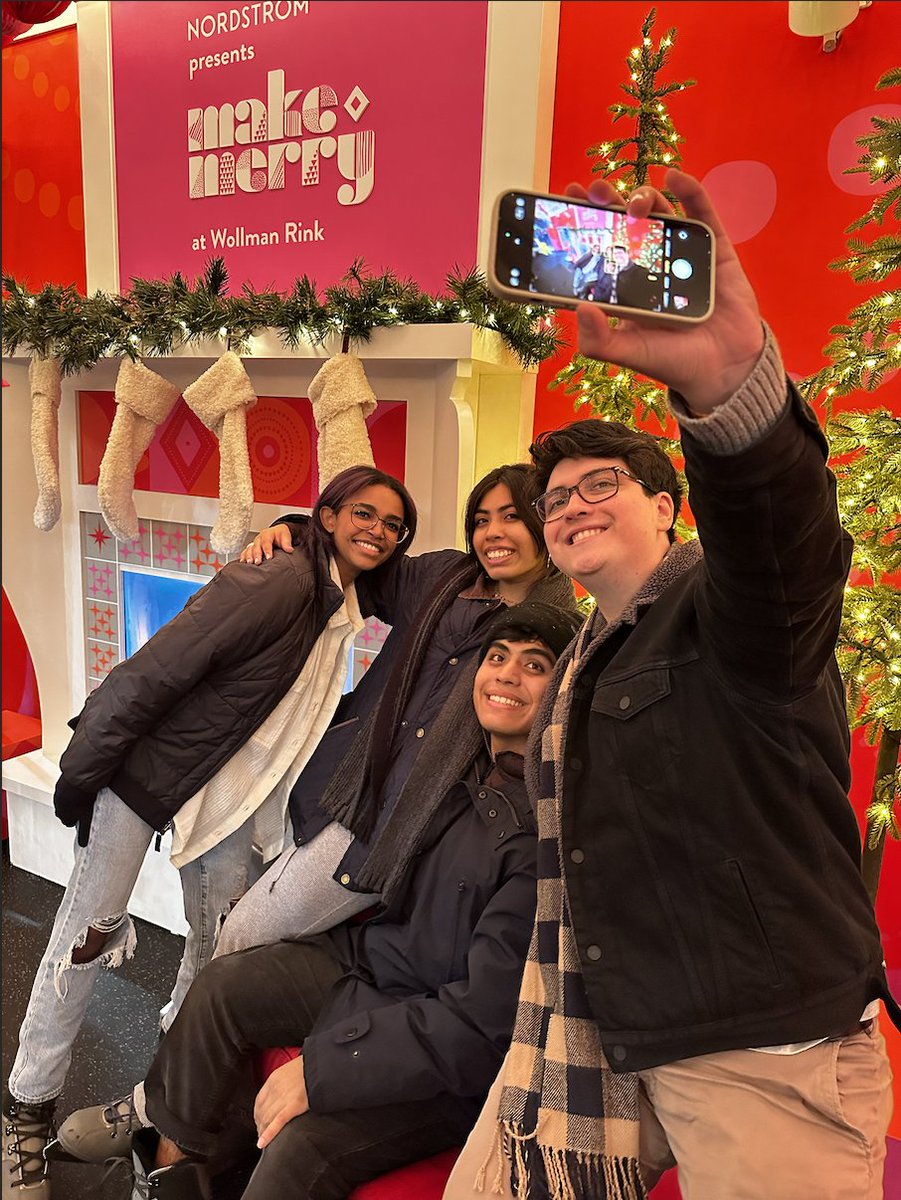 It’s all smiles at our @Nordstromnyc Chill Lounge. Come skate with us at Wollman Rink and upgrade your experience with our Premier Pass to make your visit even better! 

Tickets at wollmanrinknyc.com/event/premier-…