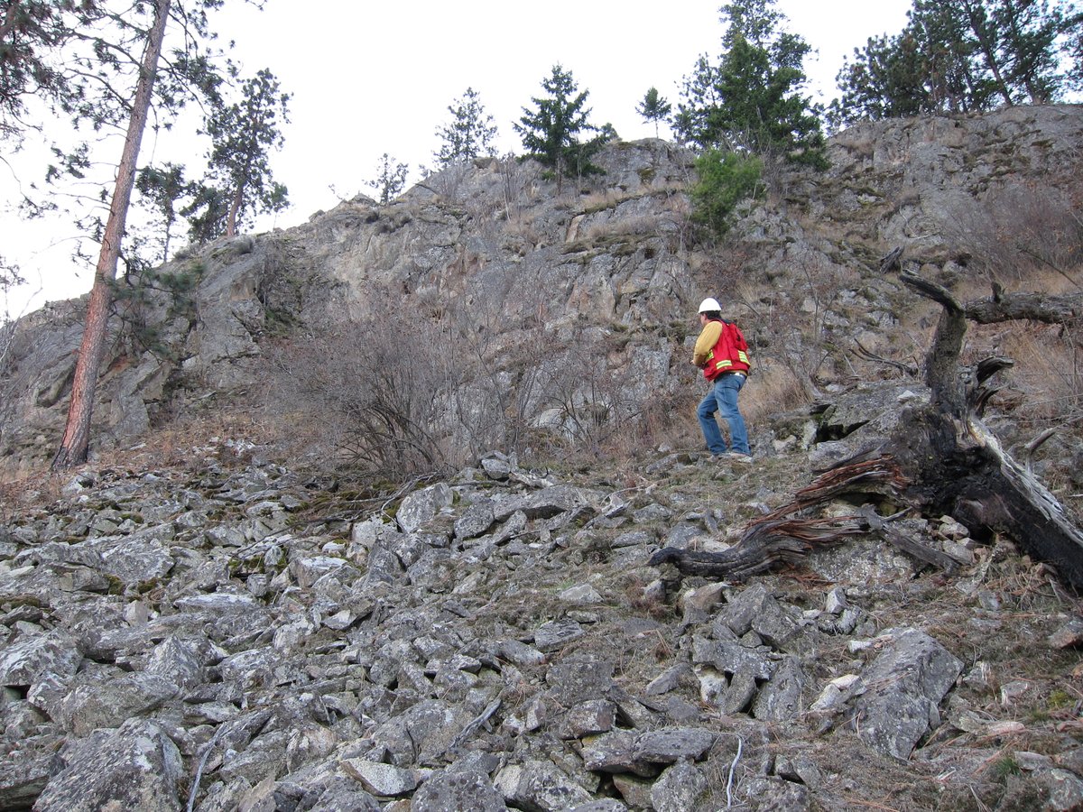 ttrockeng's tweet photo. Geotechnical field recon & bedrock mapping as part of the Westside Road Improvements Project for #BCMoTI. #TetraTechRockEngineering was part of a larger #TetraTech design team providing geotechnical engineering services #LeadingwithScience #rockmechanics #rockengineering https://t.co/E5bPzOvStZ