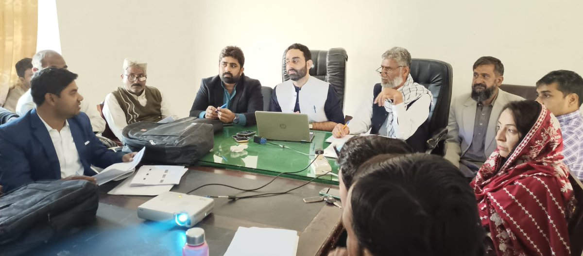 Dha_lodhran's tweet photo. Today training of master trainers for VPD surveillance Lodhran under the chairmanship of Dr.Capt.Usman Ali Khan DHO P.S accompanied with Dr.Amir Bashir,DC.IRMNCH and Dr.Rizwan Asghar DSO WHO.
Rao Hassan Raza FP.EPI , FP.VPD Surveillance, DSV, CSV,SHNSs,LHSs,Vaccinators and LHWs. https://t.co/3OYBknFaX2