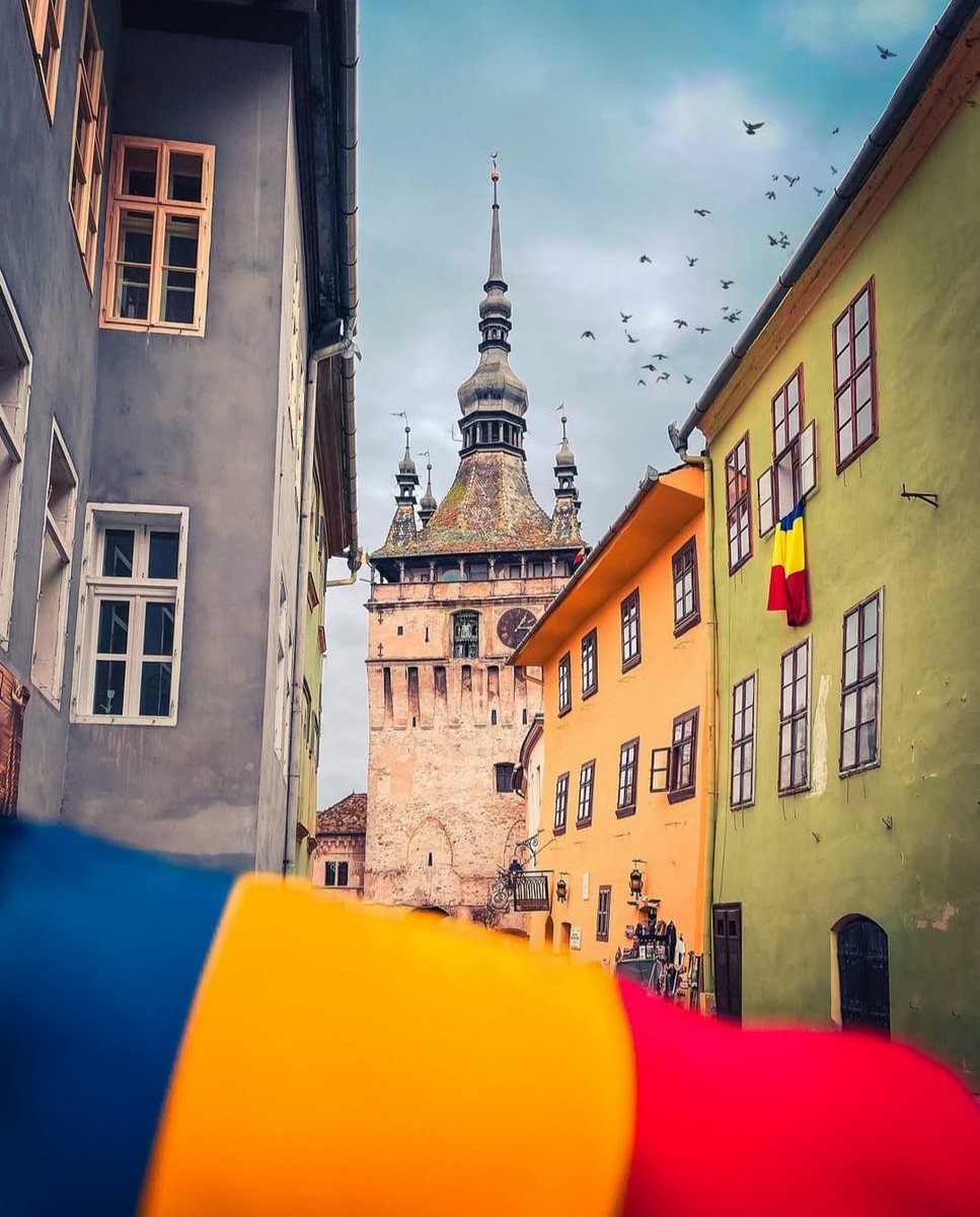 RomaniaWow's tweet photo. La multi ani, #Romania! 💙💛❤
#romaniawow #sighisoara #transylvania
📷: @bogdan_mustatea https://t.co/tzNddhLJrn