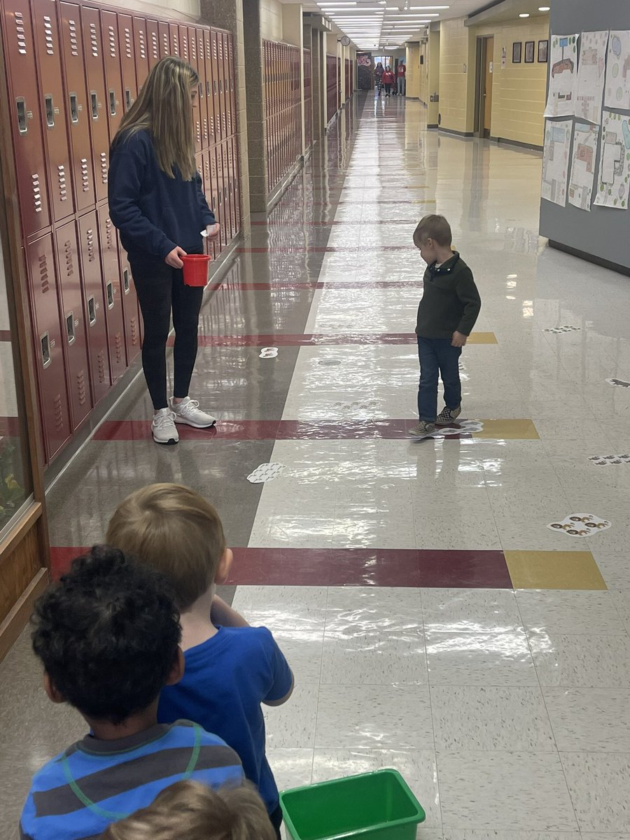 NCHSPreschool's tweet photo. Counting animal scavenger hunt with Ms Lindsay #partnersingrowth #jungleweek @NCHSOFFICIAL @NCHSRedhawksCTE https://t.co/wWiKYrw1yO