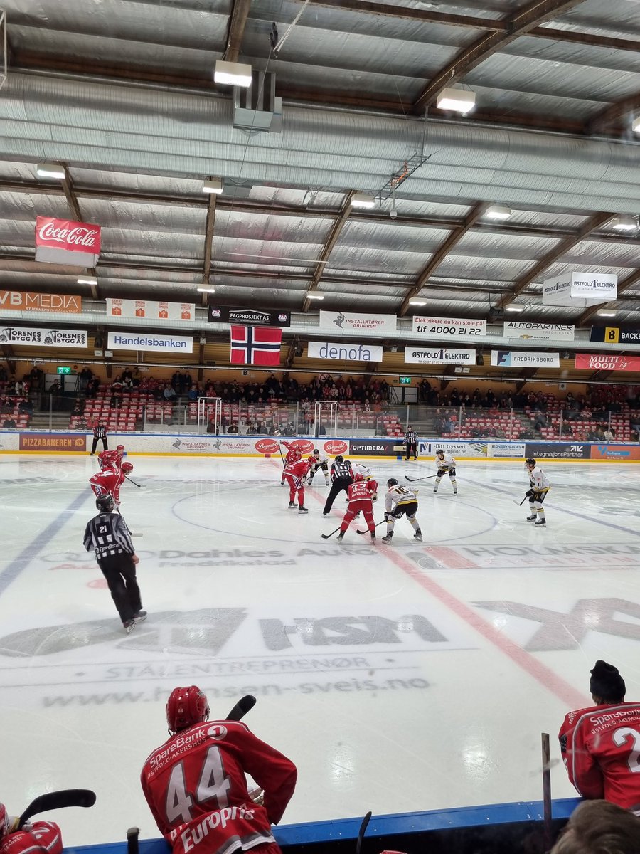 lkilli's tweet photo. Kveldens kontor i Fredrikstad. #fkl #fjordkraftligaen #hockey #tv2hockey #norskishockey #toppkamp https://t.co/145JSZpHOA