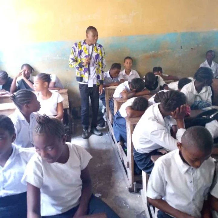 KevineTambwe's tweet photo. Début de la tournée scolaire pour sensibiliser Les jeunes pour la formation d'entrepreneuriat et Anglais qui commence le 15 Decembre
Les inscriptions sont déjà ouvertes..... https://t.co/qbPqLNtyJL