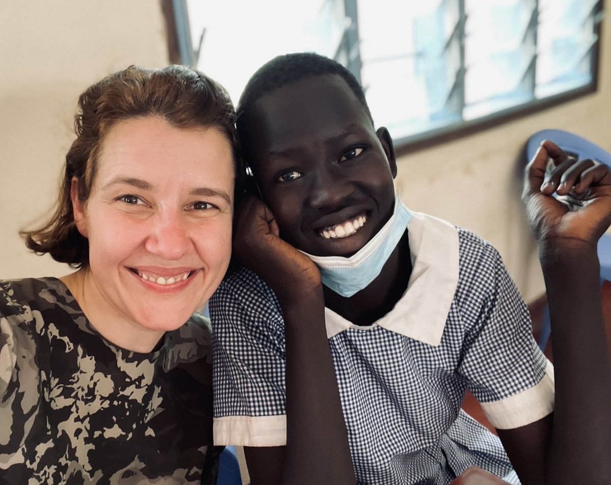 DanaReiznieceOz's tweet image. When I visited Kakuma camp earlier this year, the girls were glad to have another lesson, but their real heroes are @NastiaKarlovich and Salomea Melia. Each Saturday they train girls from Angelina Jolie, Maneau Shepel, Binar-EL-Naam School girls. #chessforprotection @FIDE_chess