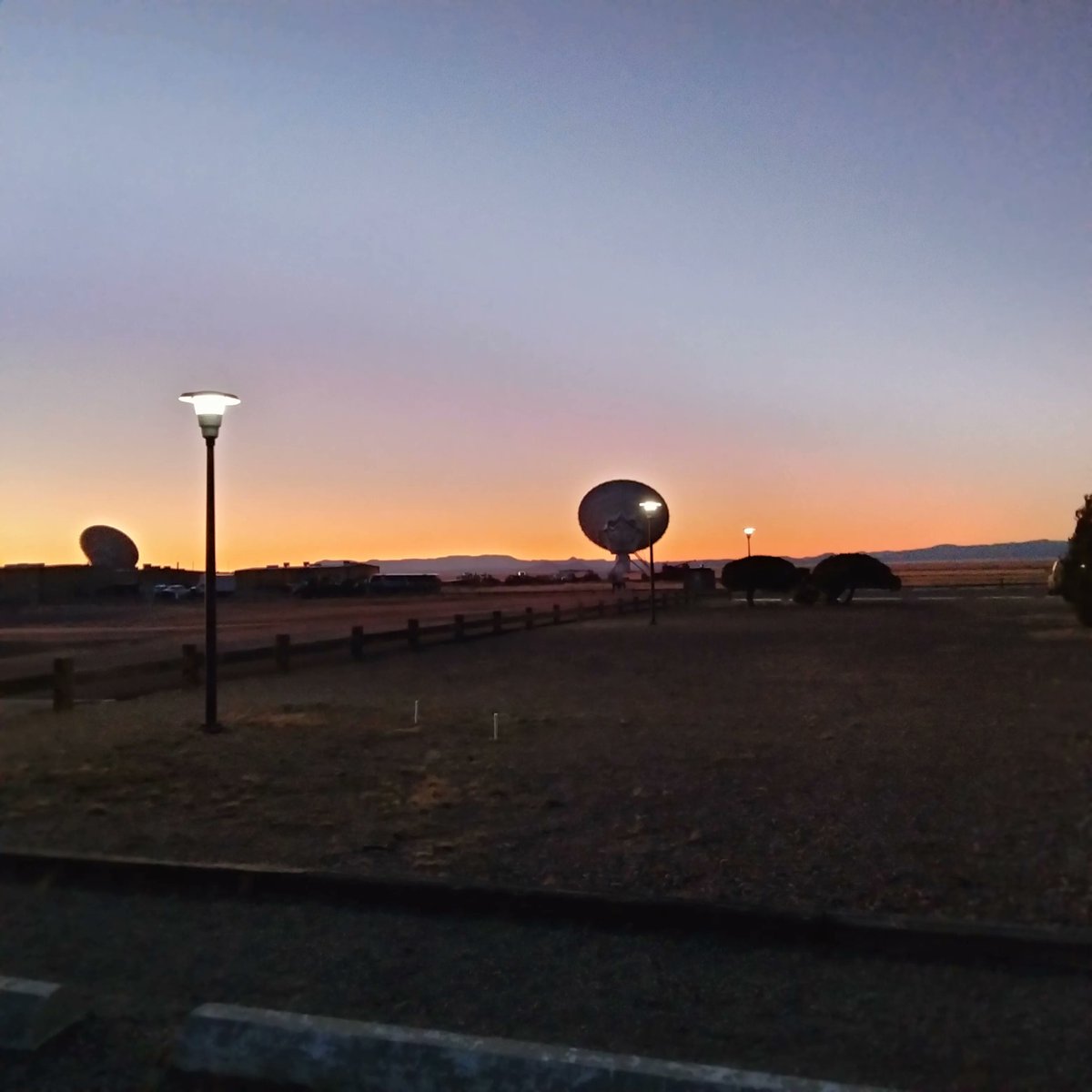 SETIInstitute's tweet photo. We are teaming up with @BerkeleySETI to install the #COSMIC processing cluster at @TheNRAO #VeryLargeArray to search millions of stars. As a new milestone, we were awarded time-competitive observations to check sources of interest we find with the #VLA and #VLBA. cc: @Chenoachem https://t.co/7wRgKgh0Ry