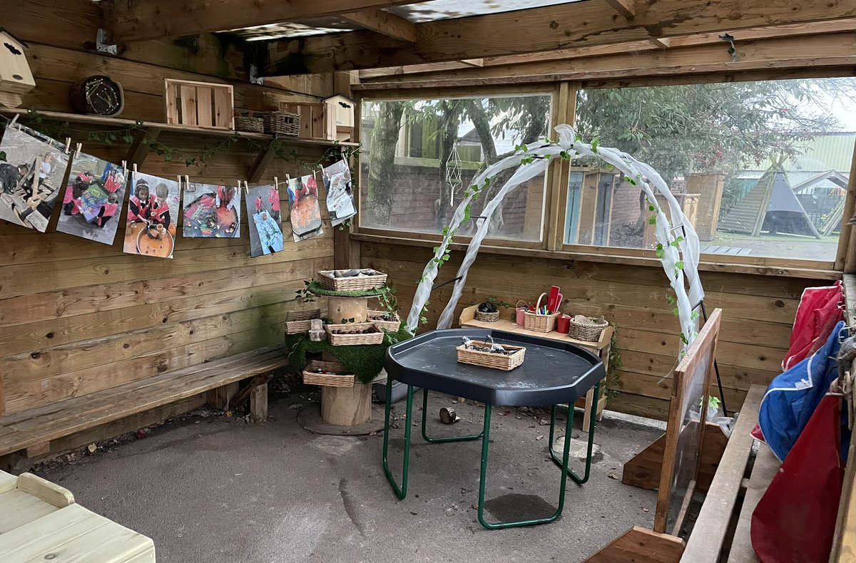 misshappyjones's tweet photo. @MissDesmond1 and I want to say a huge thank you to our reception barn/ woodwork dream team! @MissGibbsEY @miss_jjeffreys @mrsgreensill #woodwork #looseparts #clay #enablinglearning https://t.co/UHdikkAly1