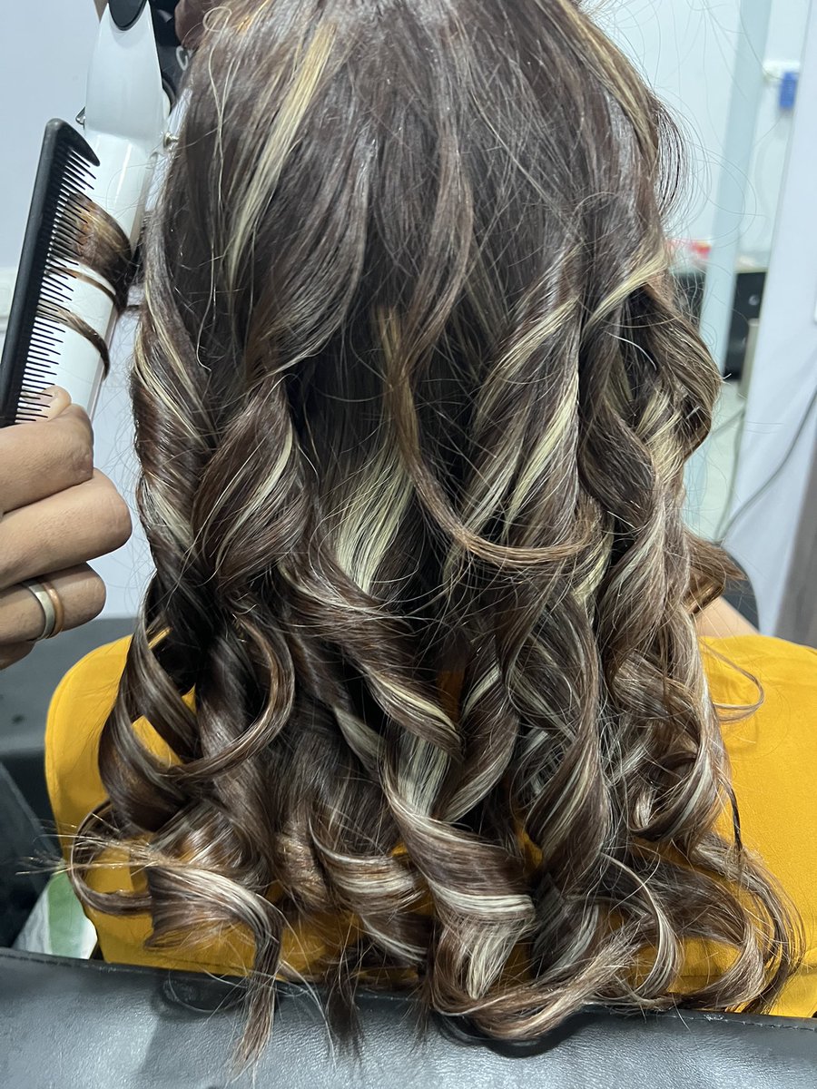 Colour done by <a href="/bhupindernahar/">Bhinda nahar</a> #colour #Highlights #jalandhar #modeltown #pind #RETWEEET