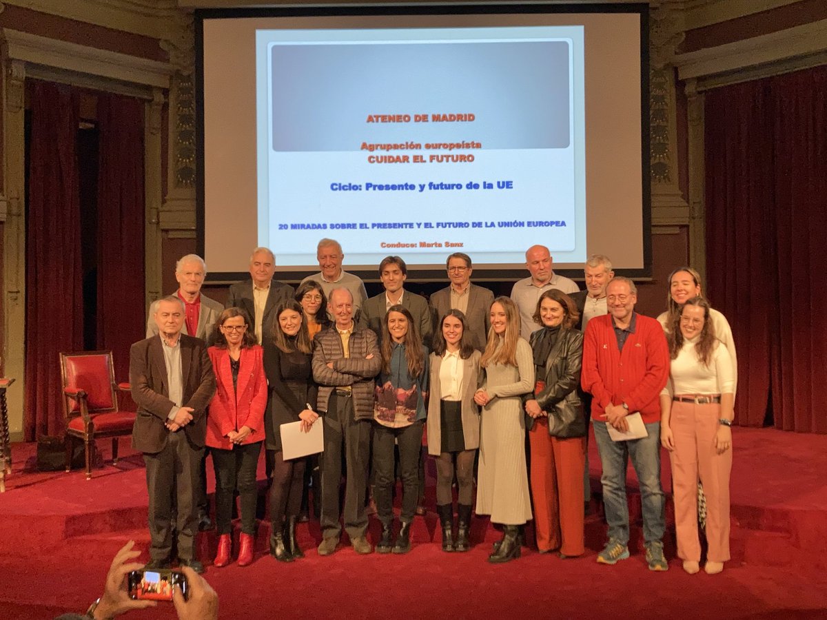 Amaia_ech's tweet photo. 📍Hoy  desde @ESNSpain asistimos al evento “20 Miradas sobre el presente y el futuro de la Unión Europea”🇪🇺 organizado en el @ateneodemadrid.

🎙Intervenimos 20 asociaciones europeístas para manifestar las principales preocupaciones para el futuro de la UE. ♥️ https://t.co/vA7CN4xylF