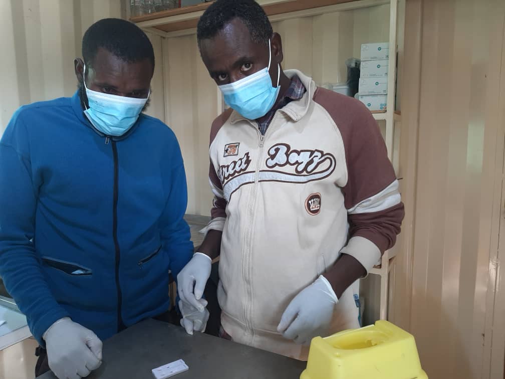 Nothing important as detecting early an outbreak. #ewcp vet Haji, woreda vet Mirikat waiting  for field rabies kit result from dog sample in #balemountains . Tests crosschecked at gvt labs . #Onehealth project funded by #AWIiucn
photo ewcp vet Muktar
#ethiopianwolves #ephi #apha