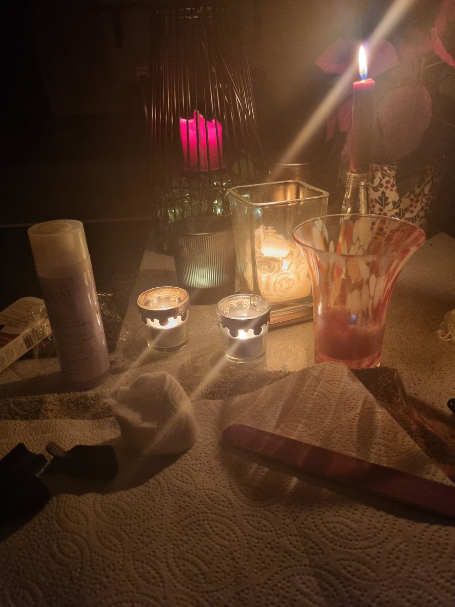 janicewood22's tweet photo. @OctopusEnergy tonight's hour was spent doing a manicure by candlelight. Very relaxing! https://t.co/P6jsx6wB7B