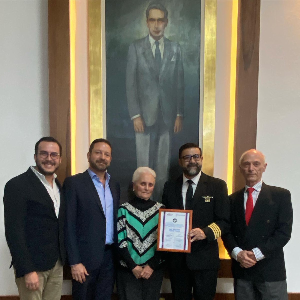 sege_aspa's tweet photo. ¡ASPA de México, tiene un compromiso con la sociedad!

El día de ayer, se firmó el Convenio de la Beca “Cap. Andrés Fabre Tirán” gracias a  grandes alianzas con la familia Fabre, la Senadora @BlancaPinaG, la Cap. Martha Vera, PRAAT escuela de vuelo y MEA. 

#Beca #Aviacion https://t.co/qWYDui74Y0