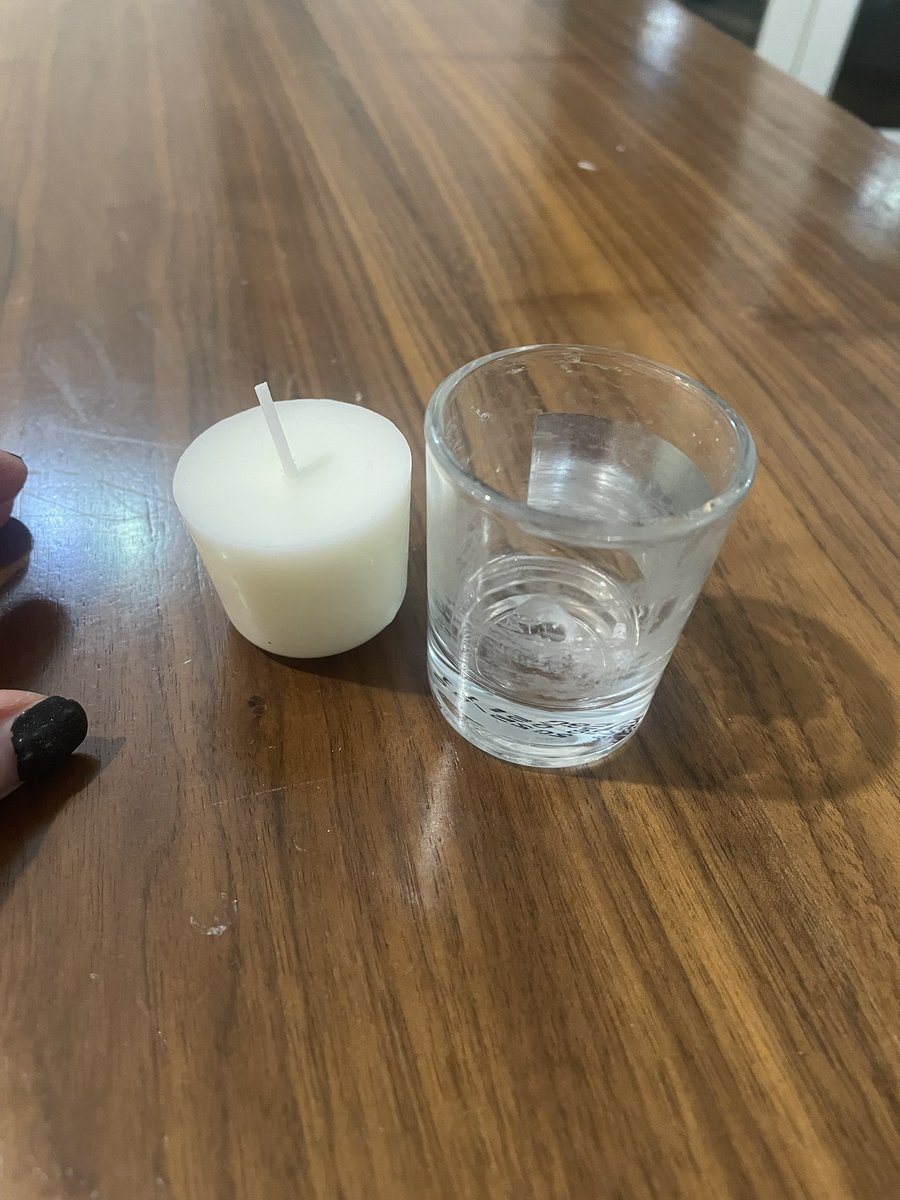 Vicky_Pipe's tweet photo. @Rituals and to add to it, the first gift is broken! Candle comes out of its pot! https://t.co/U5nTibVLdY