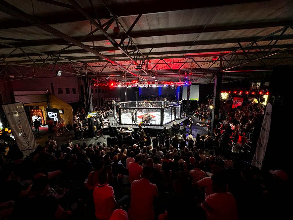EFCworldwide's tweet photo. Full house here at #EFC100 tonight! 🔥 https://t.co/HeVbMXJzYG
