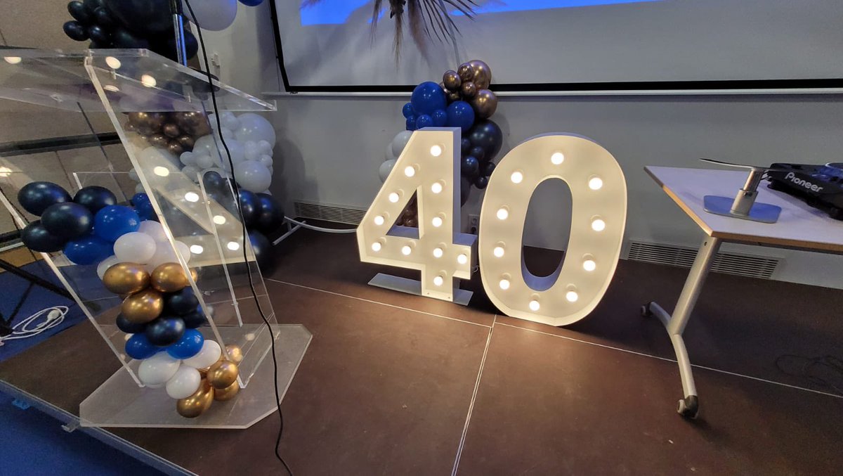 BonnaterreL's tweet photo. Malgré un agenda particulièrement chargé j’ai tenu à passer saluer les responsables et les salariés de la @MLElbeuf réunis ce soir pour fêter les 40 ans de la #MissionLocale #Elbeuf #Caudebec #Cleon #SaintAubin #SaintPierre #Jeunes #Emploi Merci à mes collègues élues investies https://t.co/Y0eOME0e6d